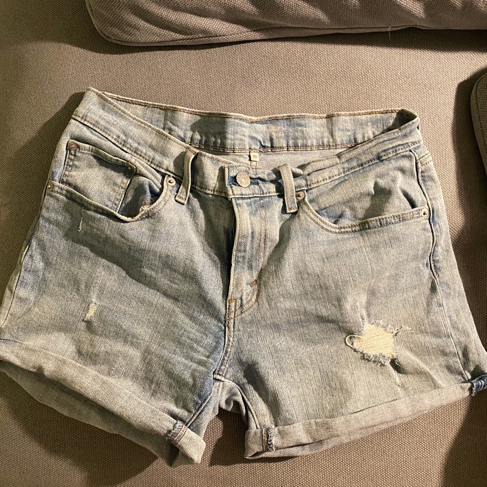 Levis Midrise Cuffed Shorts